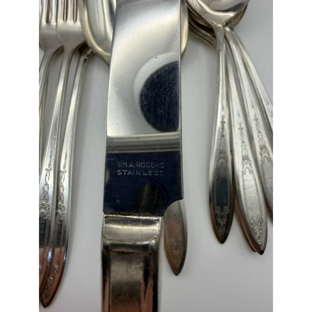 Wm. A. Rogers Oneida Debutante Flatware Set 26pc Silverplate Vintage Silver